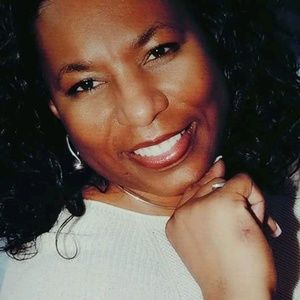 Meet your Posher, Elisa